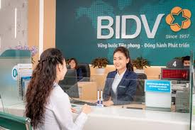 Thêm "ông lớn ngân hàng cho khách vay tiền để trả nợ ở ngân hàng khác, lãi suất chỉ từ 6%/năm 1 images 33 1