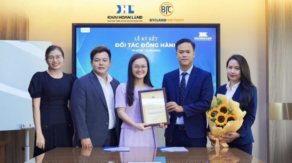 BTCLAND VIETNAM - TẬP ĐOÀN KHẢI HOÀN LAND KÍ ĐỐI TÁC ĐỒNG HÀNH NGÀY 23/04/2024 1 z5382901842063 5fc4587d4fe470a128fdcd9f115d315b
