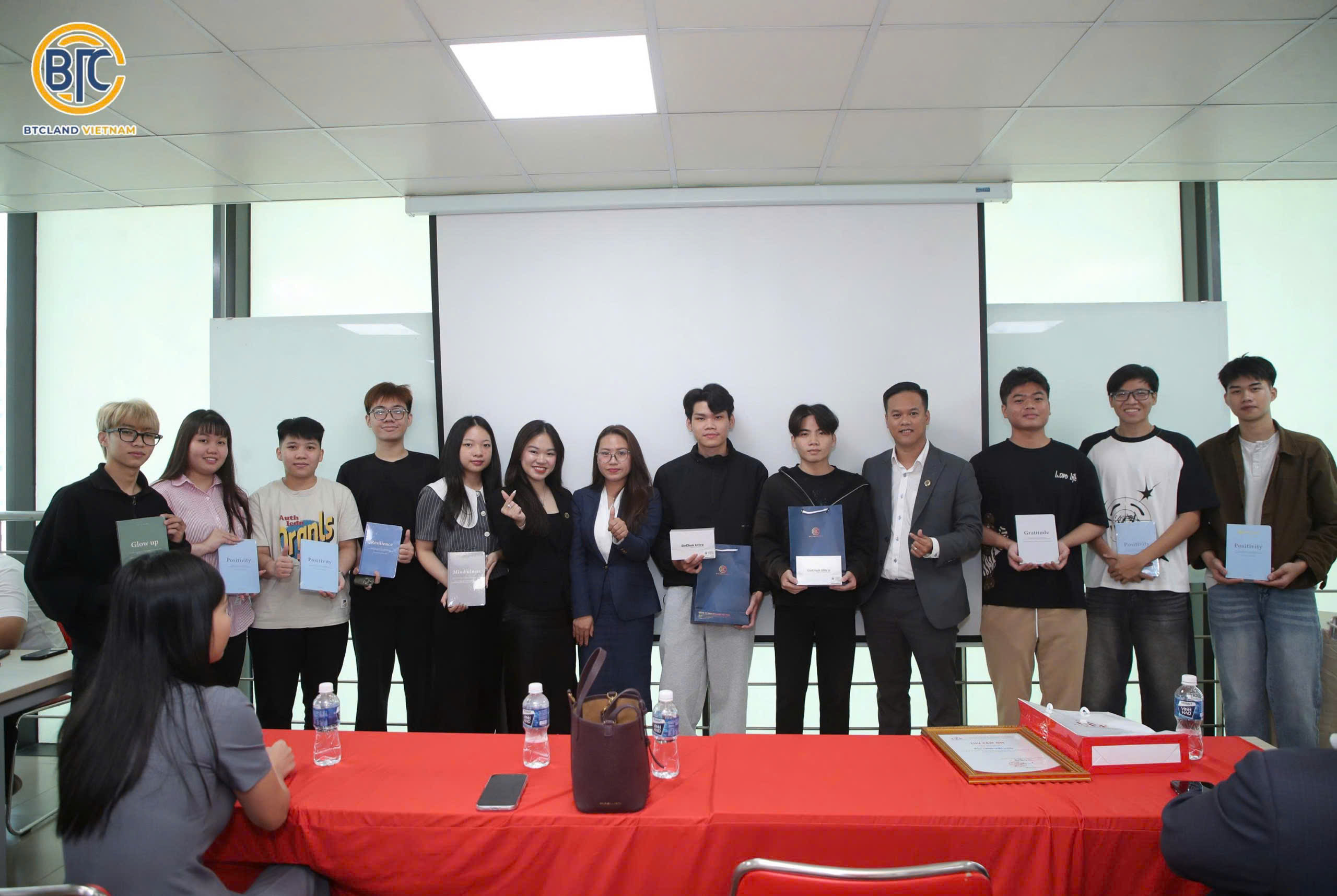 BTC Land Việt Nam x UEF: Workshop Sáng Tạo Video Marketing Bằng AI 2 191b7a50 f63b 4d87 973c 27cee80b8fa2