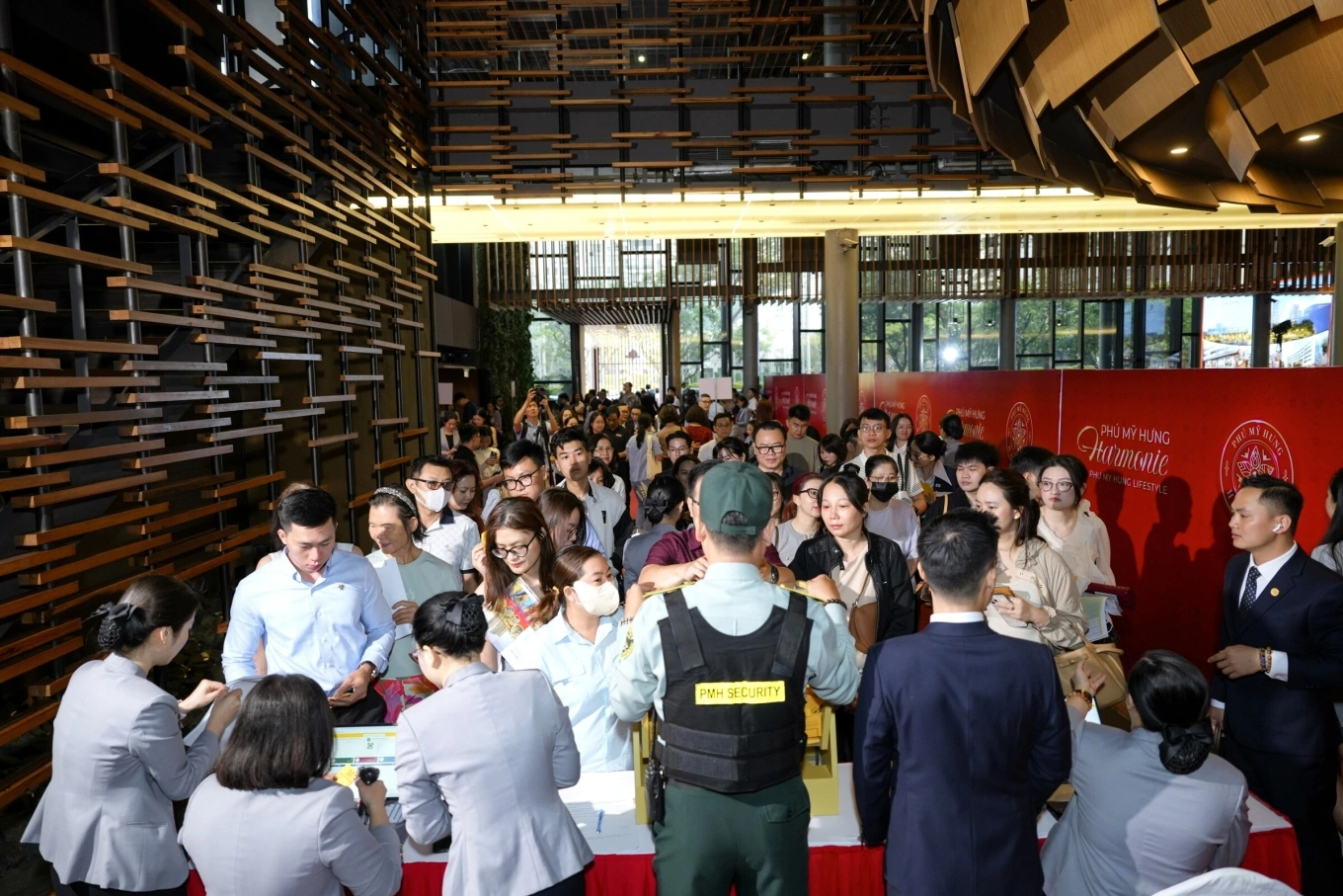 Phú Mỹ Hưng Harmonie bán gần 90% giỏ hàng đợt hai 1 dong dao kh xep hang rut tham 1625 2559 1773916386 1